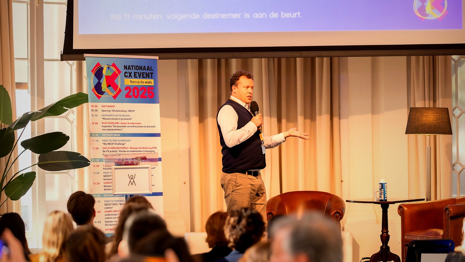 Otto explaining a programme architecture to an audience